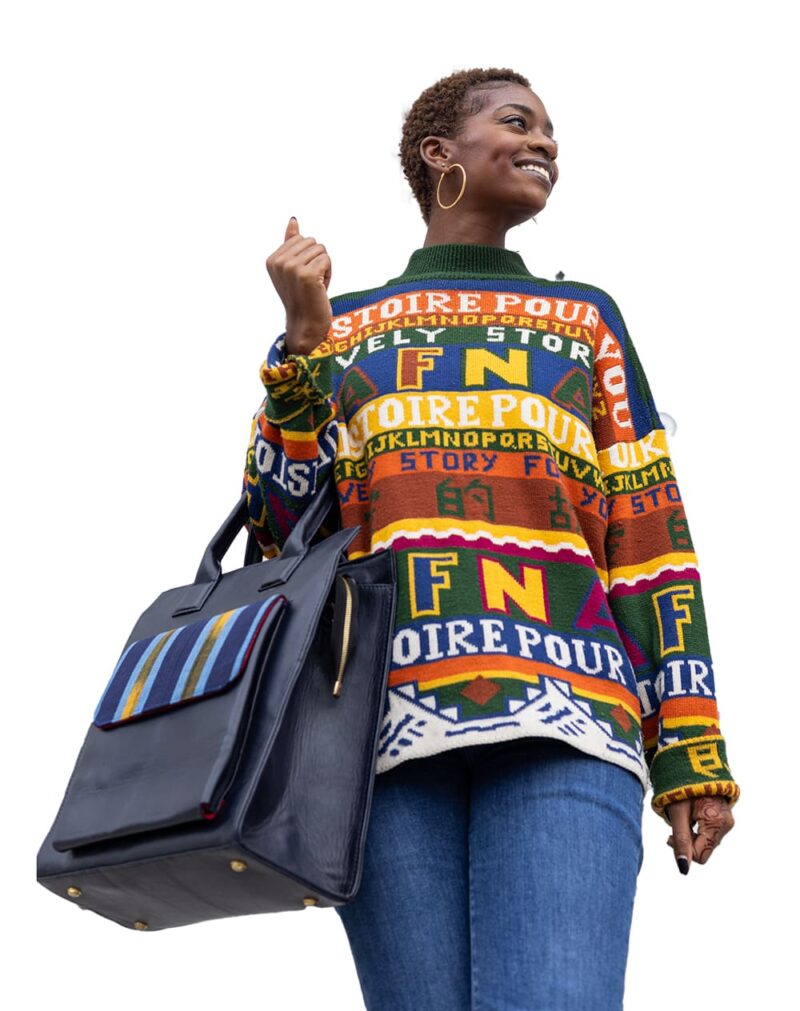 Folami Bleu R porté avec fond blanc